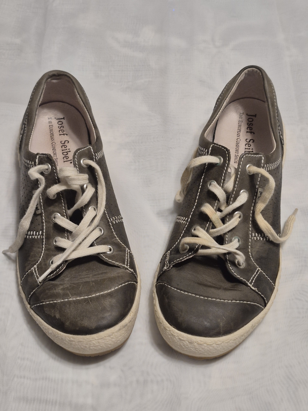 Josef Seibel Size 40 European (Size 7 US) Gray Leather Lace-Up Sneakers